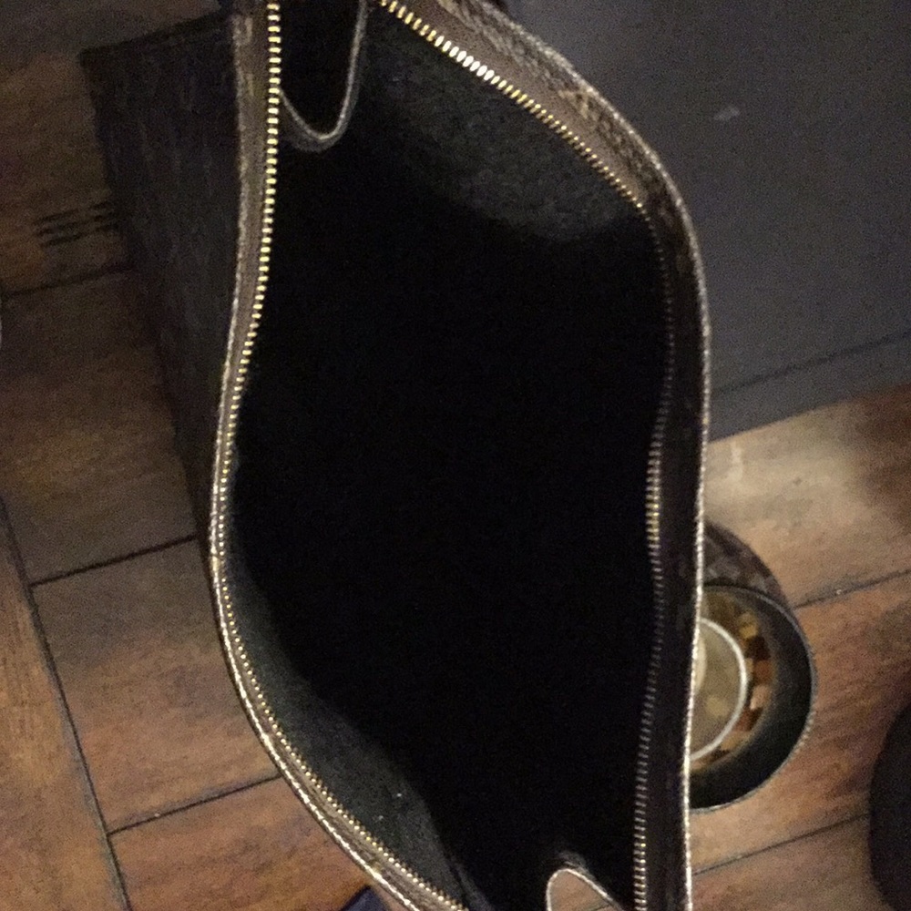 Louis Vuitton Cosmetic Bag 🖤 - Picture 6 of 6